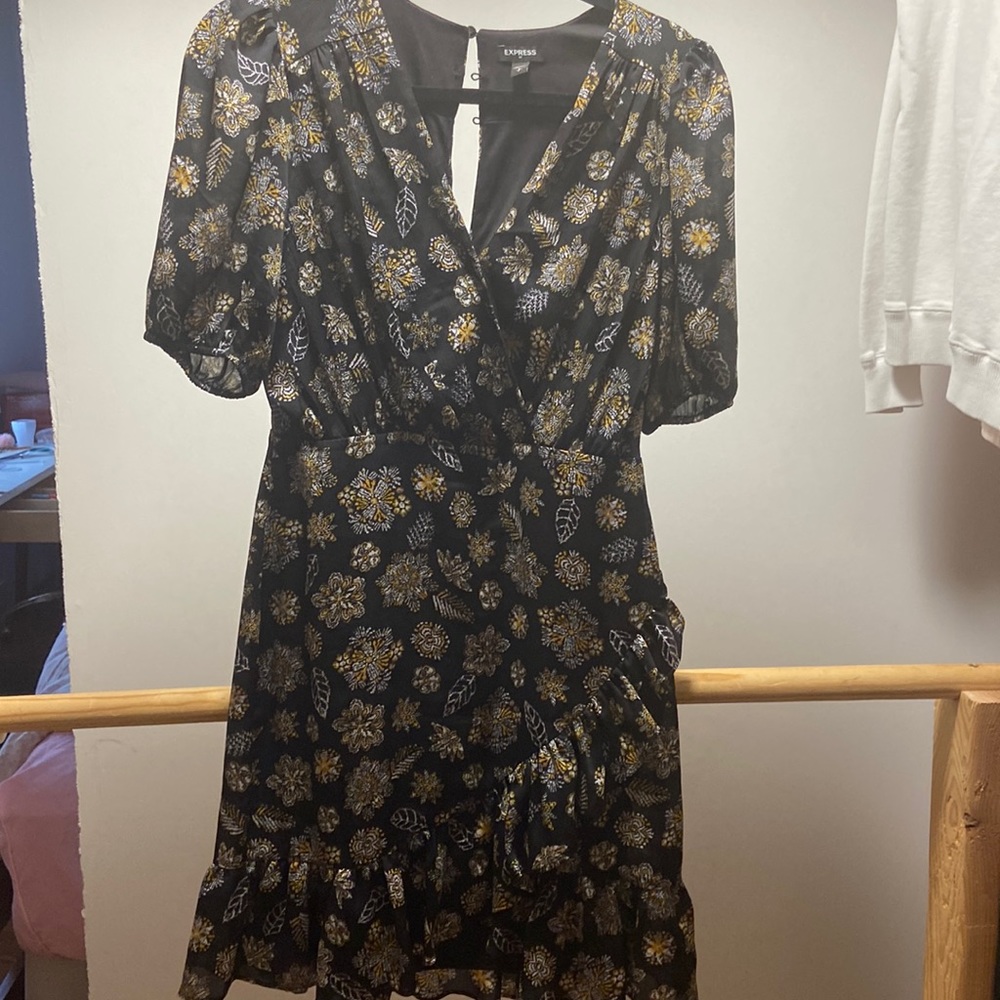 express dress size small